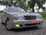 Mercedes E 270-1