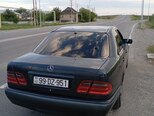 Mercedes E 200-4