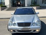 Mercedes E 220-1