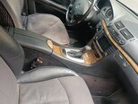Mercedes E 220-11