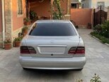 Mercedes E 230-5