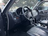 Mitsubishi Pajero-16
