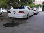 Mercedes E 240-4