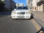 Mercedes E 240-1
