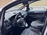 Opel Zafira-9