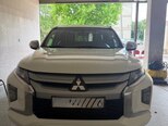 Mitsubishi L200-1