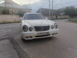 Mercedes E 220-11