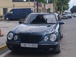 Mercedes E 220-1