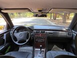 Mercedes E 200-11