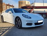 Porsche Panamera 4S-5