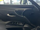 Lexus ES 300h-16