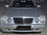 Mercedes E 270-1
