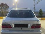 Mercedes E 270-2
