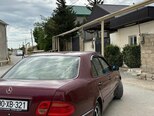 Mercedes E 240-4