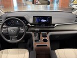 Toyota Sienna-16