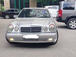 Mercedes E 230-1