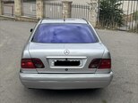 Mercedes E 240-6
