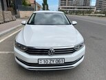 Volkswagen Passat-1