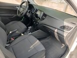 Hyundai Accent-12
