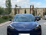 Tesla Model 3-1