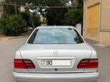 Mercedes E 240-2