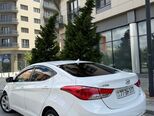 Hyundai Elantra-3
