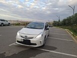 Toyota Prius V-4