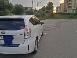 Toyota Prius V-6