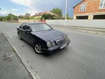 Mercedes E 220-1