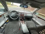 Mercedes E 220-11