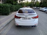 Hyundai Elantra-11