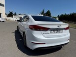 Hyundai Elantra-10