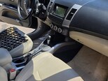 Mitsubishi Outlander-7