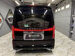 Toyota HiAce-7