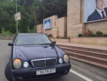 Mercedes E 240-1