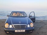 Mercedes E 240-11
