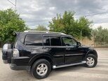 Mitsubishi Pajero-4