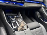 BMW 530e-11