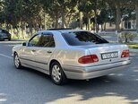 Mercedes E 230-9