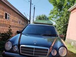 Mercedes E 230-1