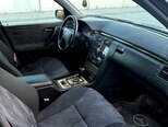 Mercedes E 220-11