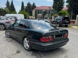 Mercedes E 240-4
