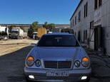 Mercedes E 240-1
