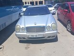 Mercedes E 240-1