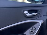 Hyundai Grand Santa Fe-13
