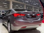 Hyundai Elantra-11
