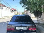 Mercedes E 270-4