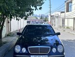Mercedes E 270-1