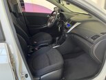 Hyundai Accent-12