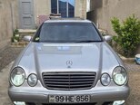 Mercedes E 220-1